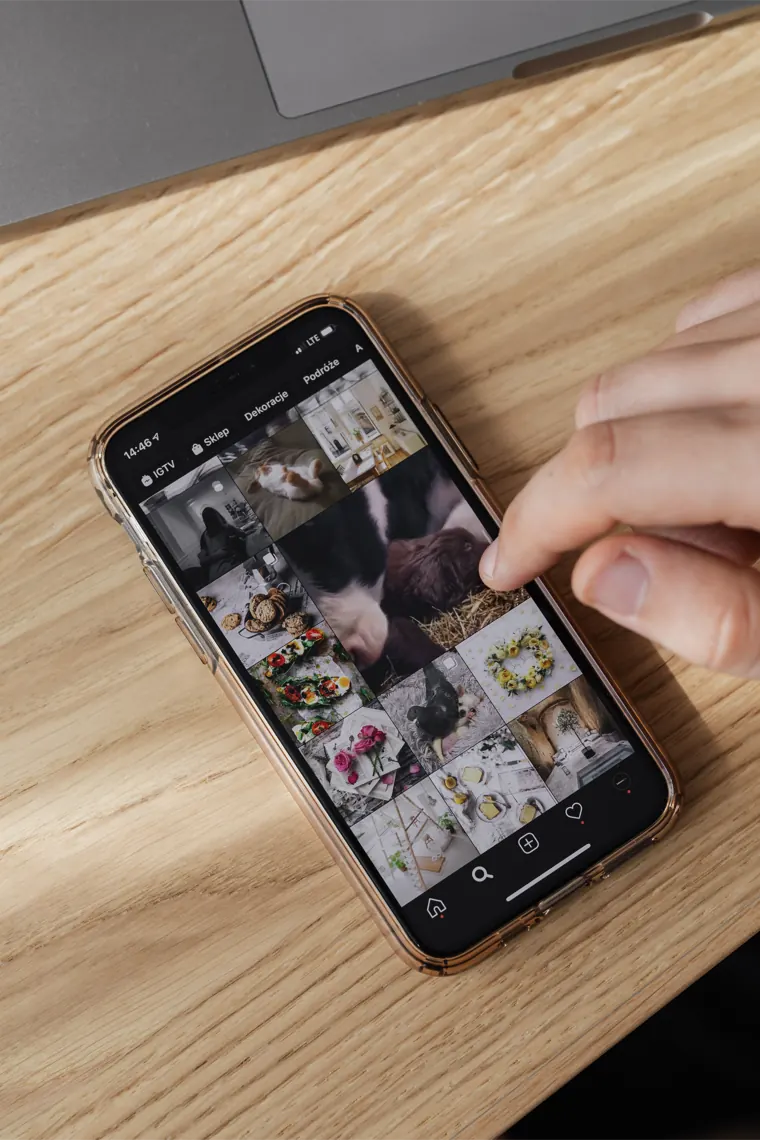 Saving a video on a phone with Reels Downloader