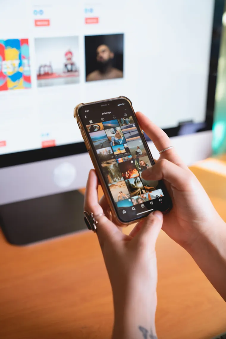Saving a video on a phone with Reels Downloader