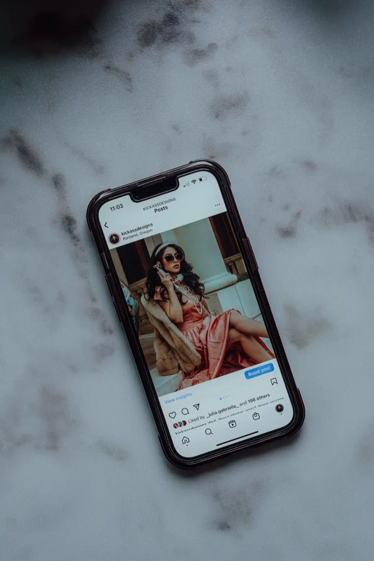 Saving a video on a phone with Reels Downloader