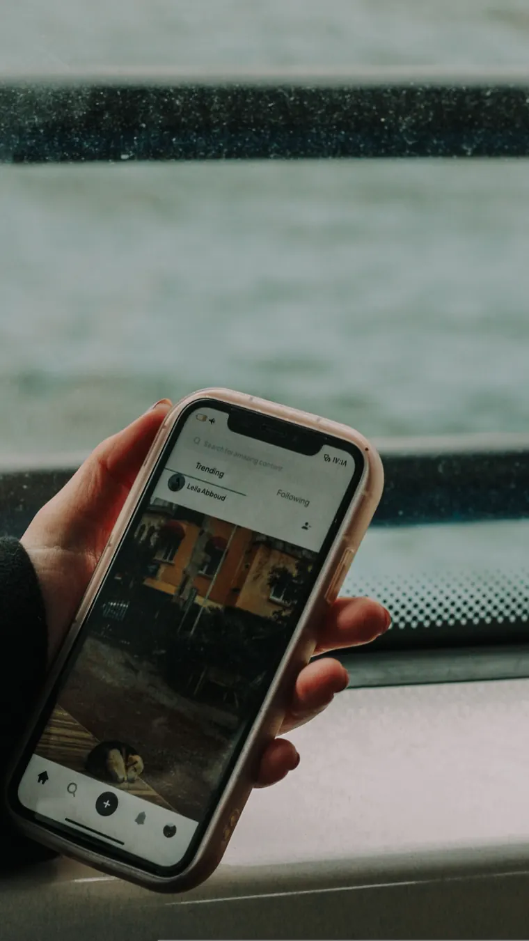 Saving a video on a phone with Reels Downloader