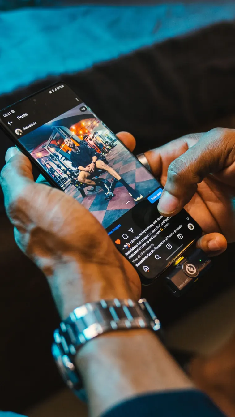 Saving a video on a phone with Reels Downloader