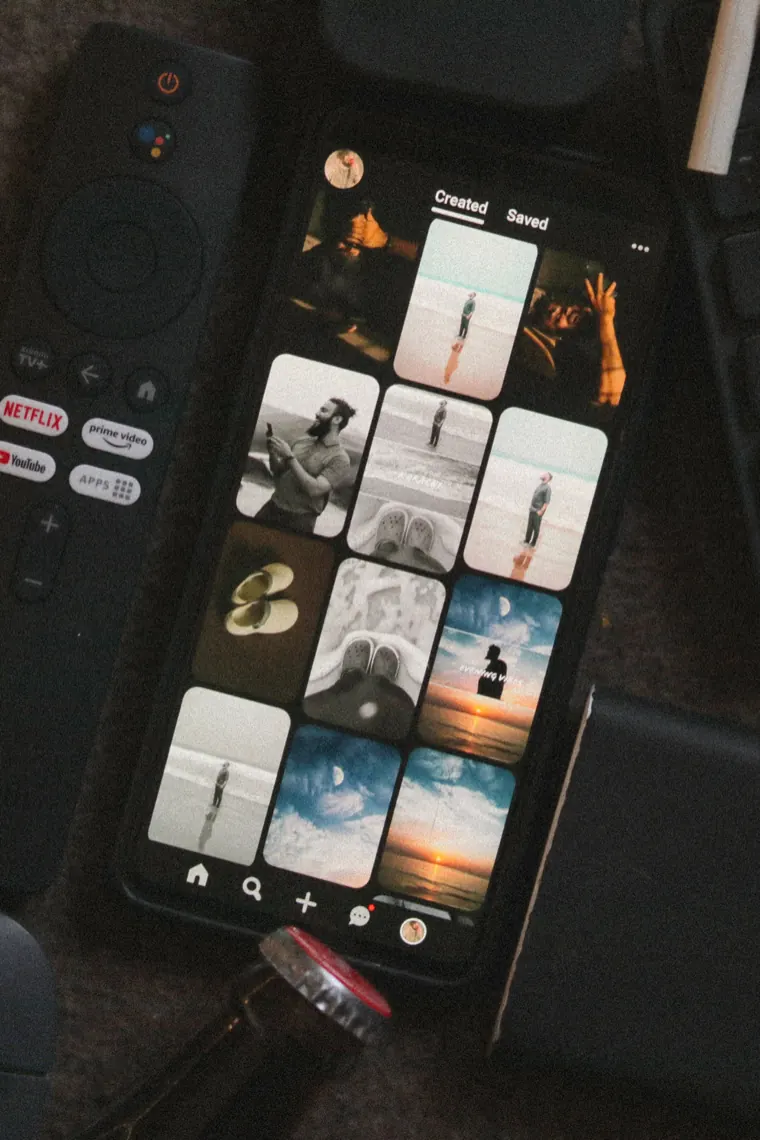 Saving a video on a phone with Reels Downloader