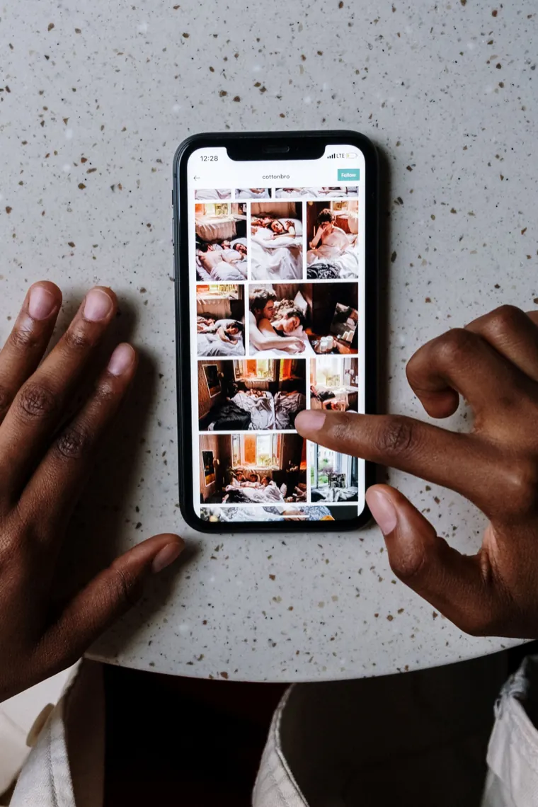 Saving a video on a phone with Reels Downloader